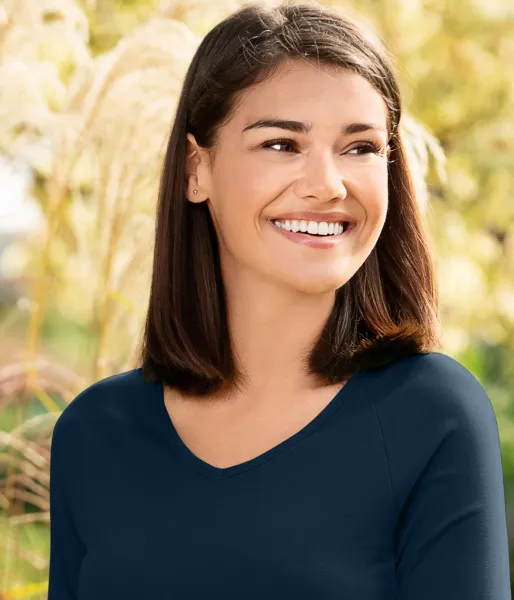 T-shirt med t-shirt för damer, V-ringning - Djup V-ringning