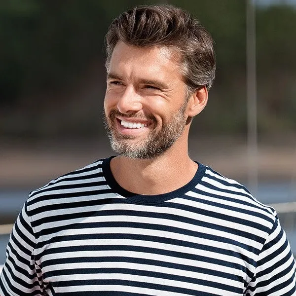 Marinblå T-shirt - Klassisk rund halsringning