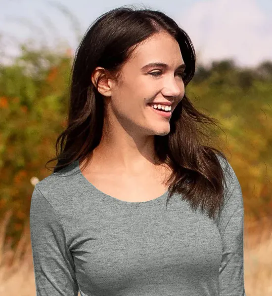 T-shirt för kvinnor med långa ärmar - Djupare rund halsringning