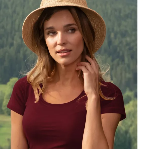 T-shirt dam med dekorativa sömmar - Djup rund halsringning